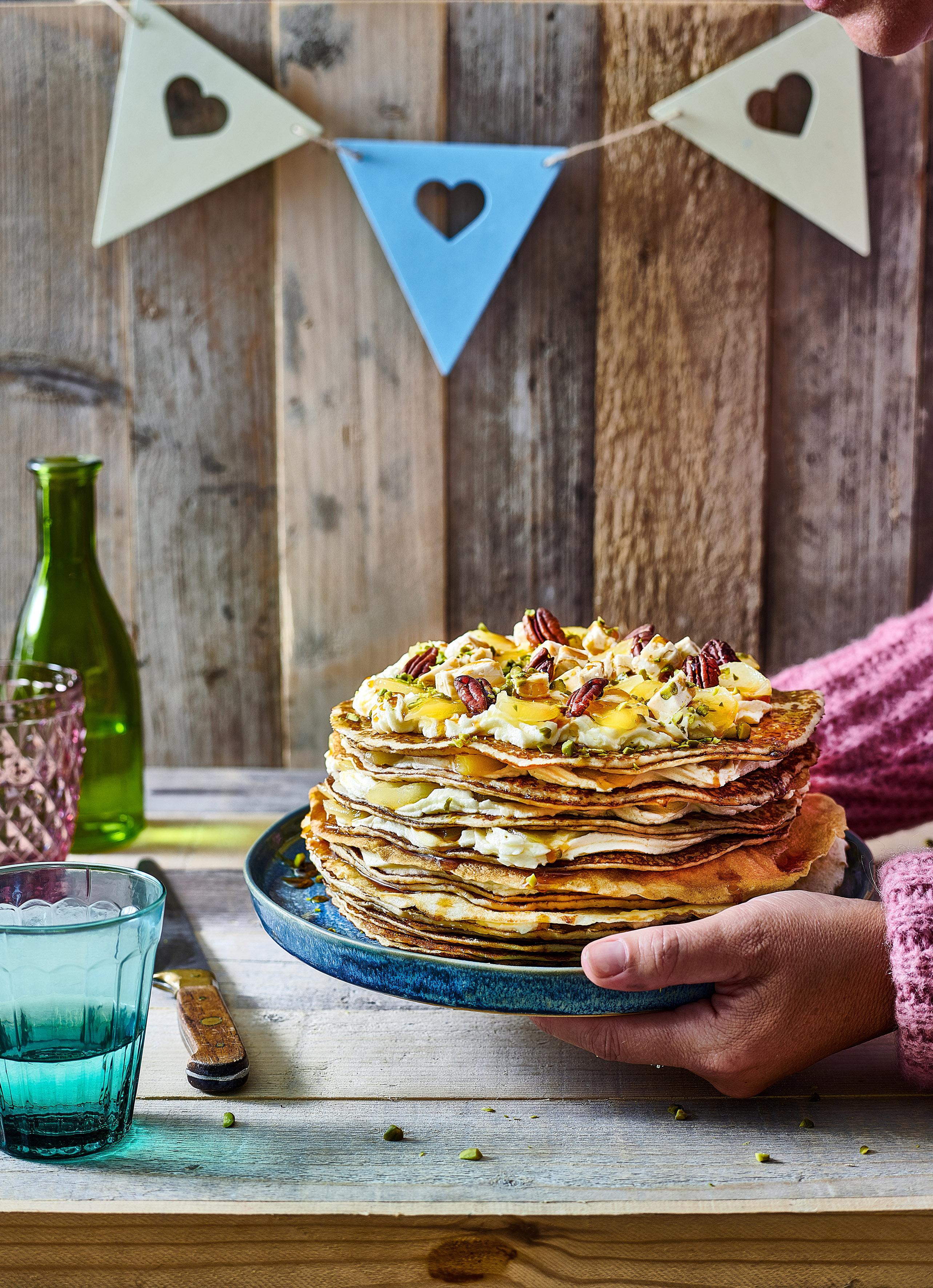 Pannenkoekentaart met nootjes en boterroom